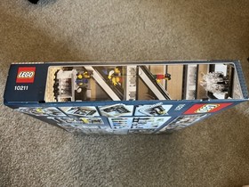 Brand New Sealed LEGO Creator Expert: Grand Emporium (10211)