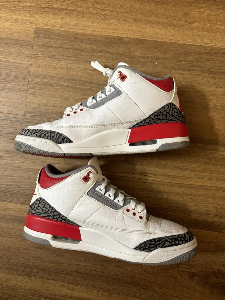 Size 10 - Jordan 3 Retro Mid Fire Red - Image 2 of 4