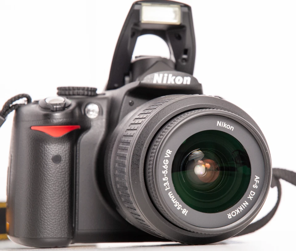 Nikon D5000 12.3MP *Exc+ *Low Shutter w/ 18-55mm VR Lens Digital SLR Camera - image 4 of 4