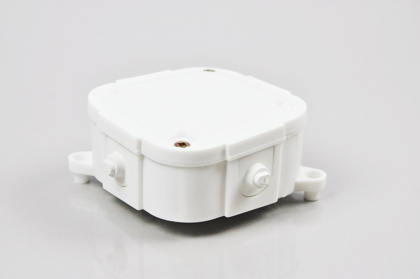 NT 85X85 IP44 SOCKET ALL WHITE 013.10