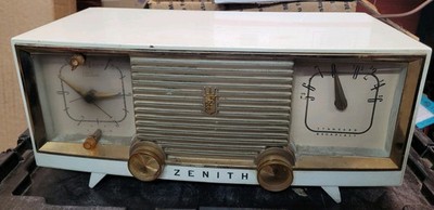1960 Zenith Vintage Tube Clock Radio Model B516W Chassis 5A09. *WORKS PERFECTLY*
