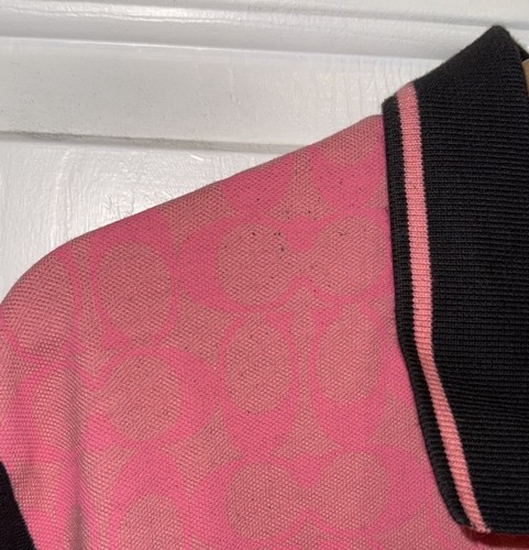 Polo Coach Monogram Firma Logo Uomo Large L Rosa Nera Vedi Foto HTF - Foto 4 di 14