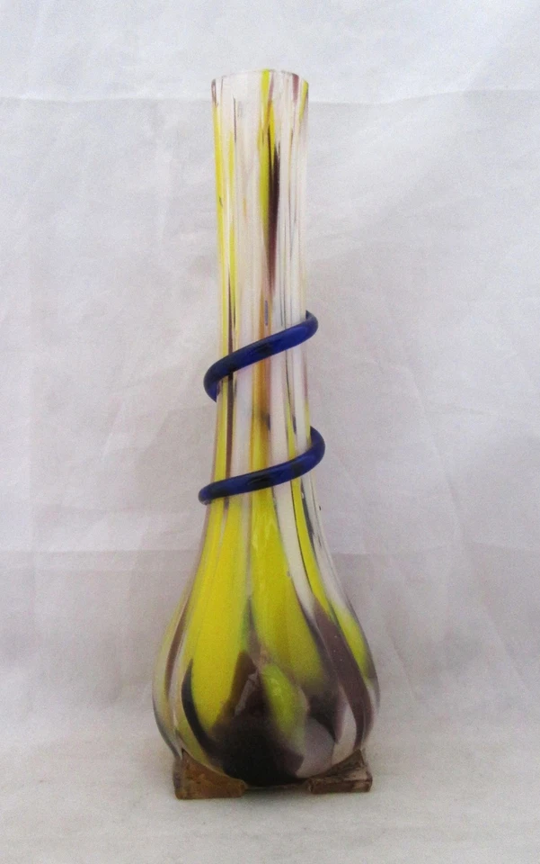 ART DECO BOHEMIAN PURPLE YELLOW & WHITE SPLATTER GLASS VASE, BLUE TRAIL - Image 3 of 4