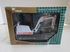 DIECAST TRUCK CONSTRUCTION BOBCAT EXCAVATOR X325 MELROE COMPANY 1:25 SCALE