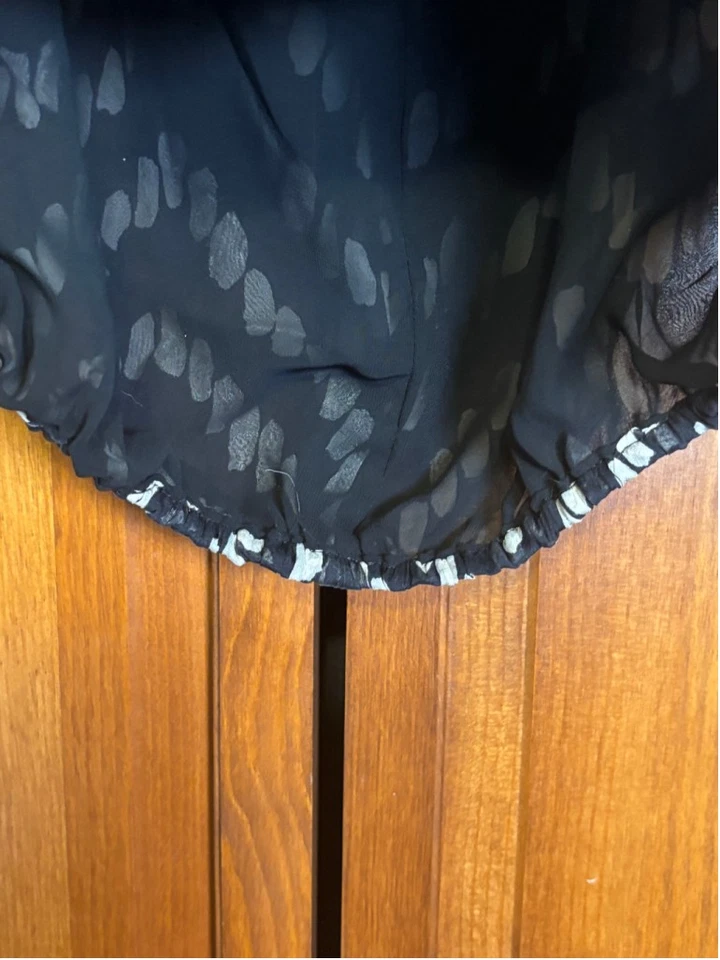 Blusa de seda Milly sin mangas estampado chevron ojo de cerradura espalda negra blanca para mujer 6 Foto 4 de 4