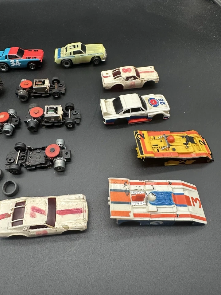 Lote de piezas de coches tragamonedas vintage SIN PROBAR COMO ESTÁN: chasis, carrocerías, etc. Foto 4 de 4