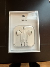 Apple EarPods MD827LL/A with Remote and Microphone - White New Sealed
