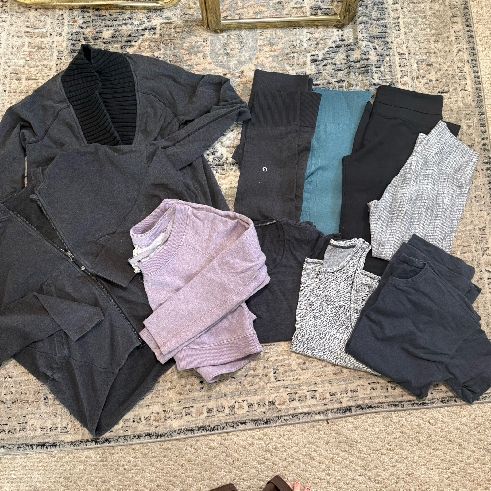 Lululemon Women's Size 8 Lot Leggings Sweatshirts