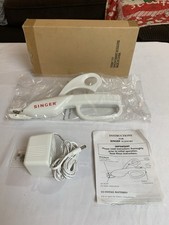 New In Box SINGER 1747 Electric Sewing Scissors w/ AC Adapter & Instructions