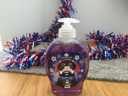 Softsoap Costume Kitty Liquid Hand Soap 7.5 FL OZ Halloween Cat Vampire