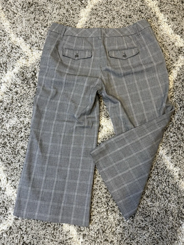 Acampanado recortado para mujer White House Black Market talla 10 Foto 2 de 4