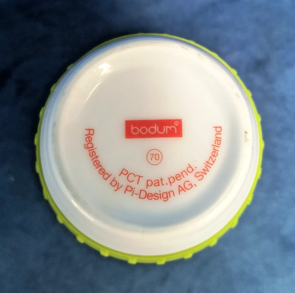 1 taza de porcelana blanca BODUM Pavina 8 oz empuñadura de silicona punteada verde 3,5" T x 3" W Foto 3 de 3