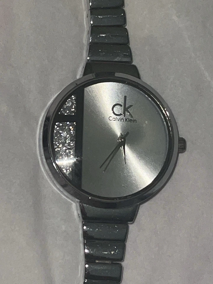 Relógio de aço inoxidável prata CK com pequeno Damond nele! - Imagem 4 de 4