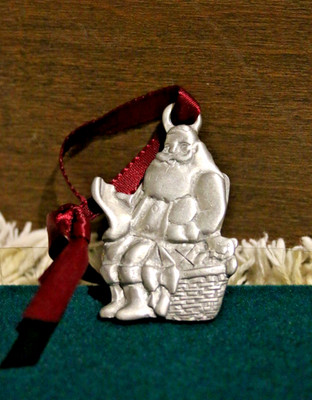 1992 Longaberger Pewter Santa Clauss Ornament
