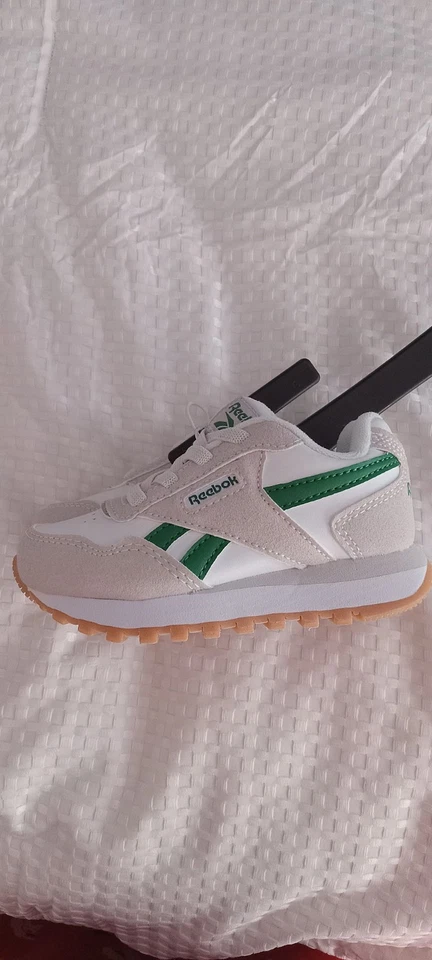 Zapatos Reebok para niños pequeños talla 7c Foto 2 de 3