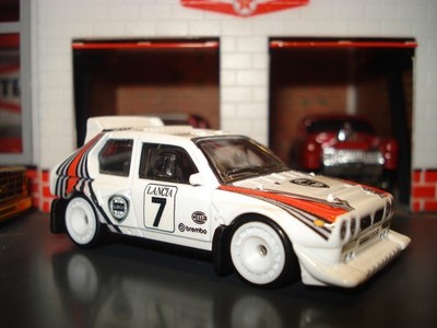 価格改定！Lancia Delta S4 ミニカー 1995モデル LANCIA DELTA S4 RALLY LIMITED EDITION 1/64 MB COOL WHEELS & TIRES
