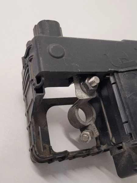 2014-2019 凯迪拉克 CTS 2.5L 发动机电池正向功能保险丝盒盖原始设备制造商 — 第 4/4 张图片