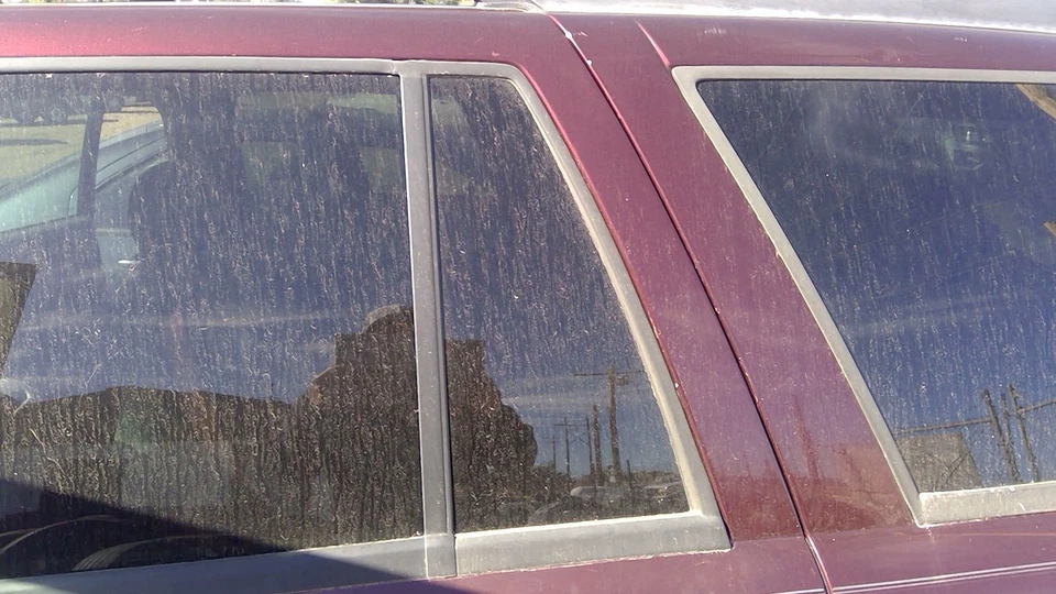 2002-2009 Trail Blazer Driver Janela de Ventilação Traseira Esquerda Porta Traseira Vidro com Moldura - Imagem 2 de 4