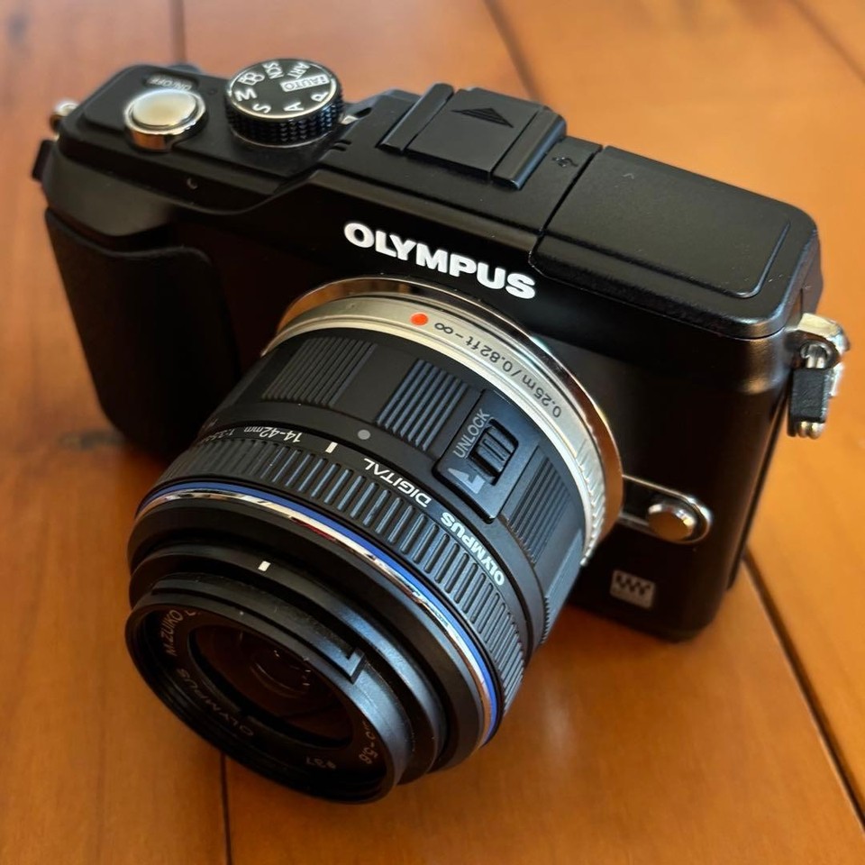 Olympus PEN PL2 Mirrorless Camera Black, 32GB SD Card, Smartphone ...