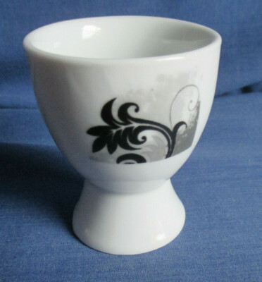 Van Well Eierbecher mit Fuß Black Flower weitere, Porzellan