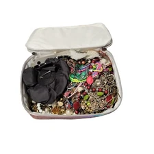 3+ LBS Crafting VTG MOD Jewelry Lot Pieces and Parts Broken Jewelry READ BELOW