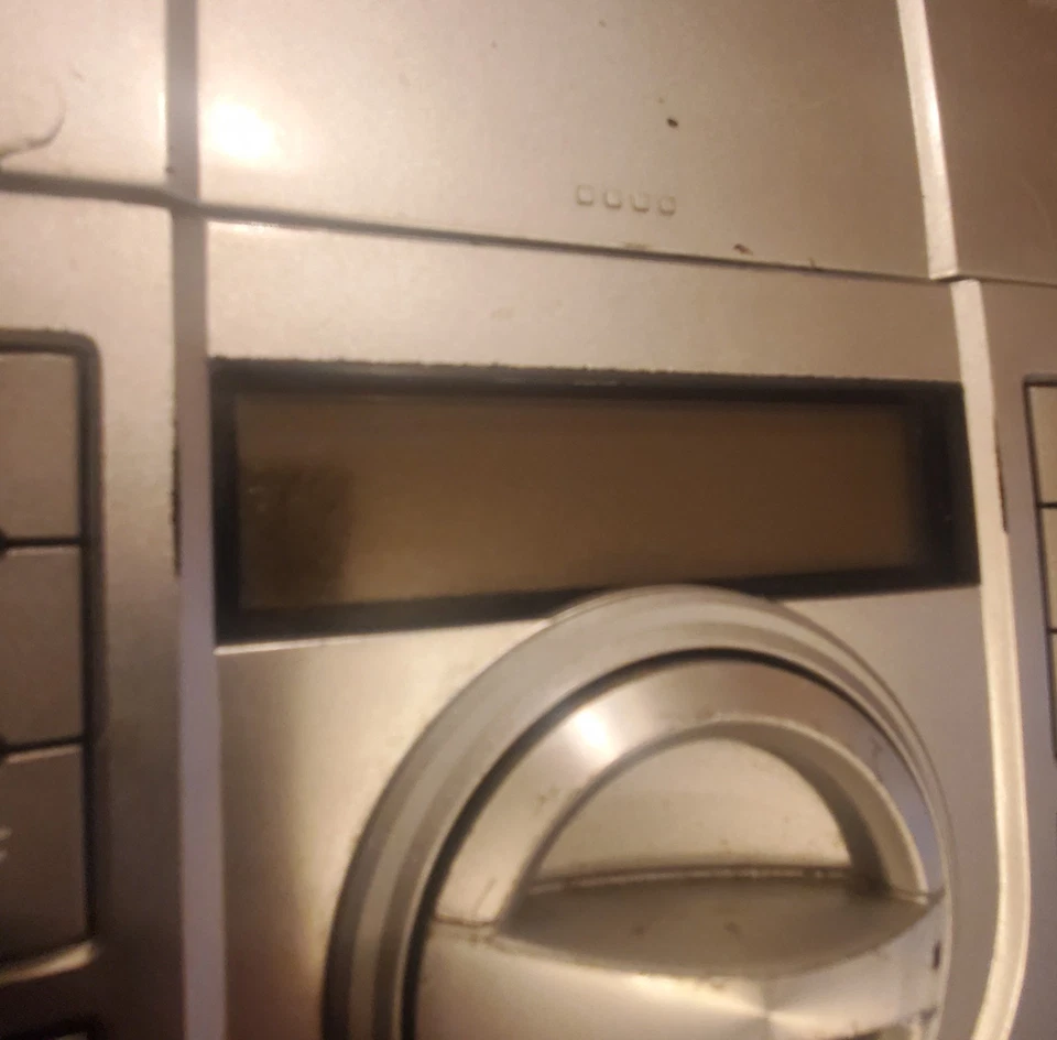 05-07 Scion TC Radio Bisel Cubierta y Ventilaciones con Climatizador OEM 55900-21110 Foto 4 de 4