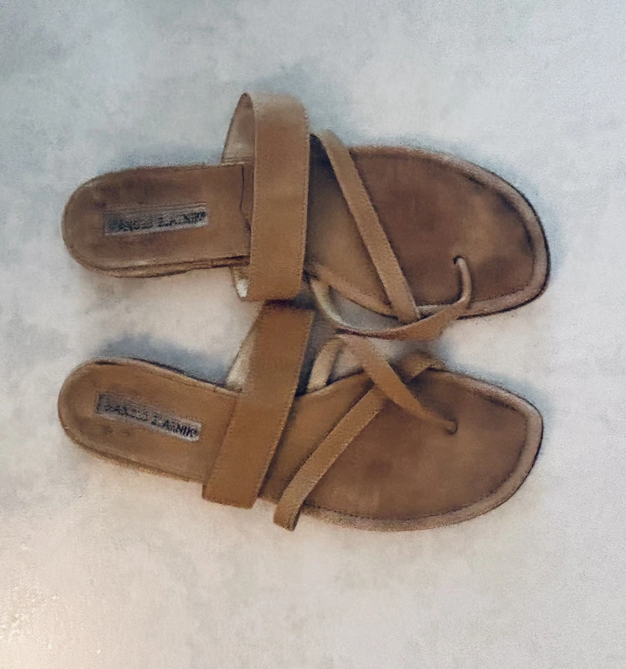 DOS pares de sandalias Manolo Blahnik - talla 38 (usadas) marrón y blanco Foto 4 de 4