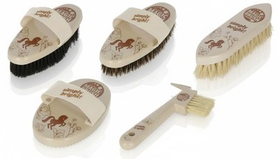 5 teiliges Putzzeug Pferde MagicBrush Water Lily Striegel Bürsten Hufkratzer