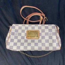 LOUIS VUITTON shoulder and crossbody clutch