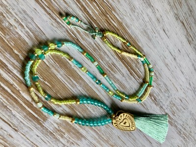 Bunte Saatperlenkette (Miyuki & Toho beads) mit Herz & türkise Quaste
