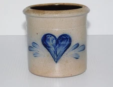 1990 ROWE POTTERY WORKS BLUE DECORATED STONEWARE CROCK HEART PATTERN
