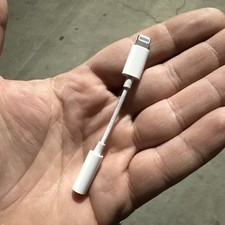 Genuine Apple Lighting to 3.5mm Headphone Jac...