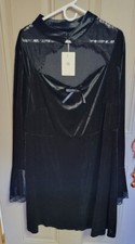 BloomChic Black Velvet & Lace Bell-Sleeve Gothic Maxi Dress — listing 5