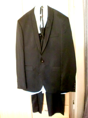 Komplett- Set, Herrenanzug mit Hemd, Weste und Krawatte, einmal zur Hochzeit get