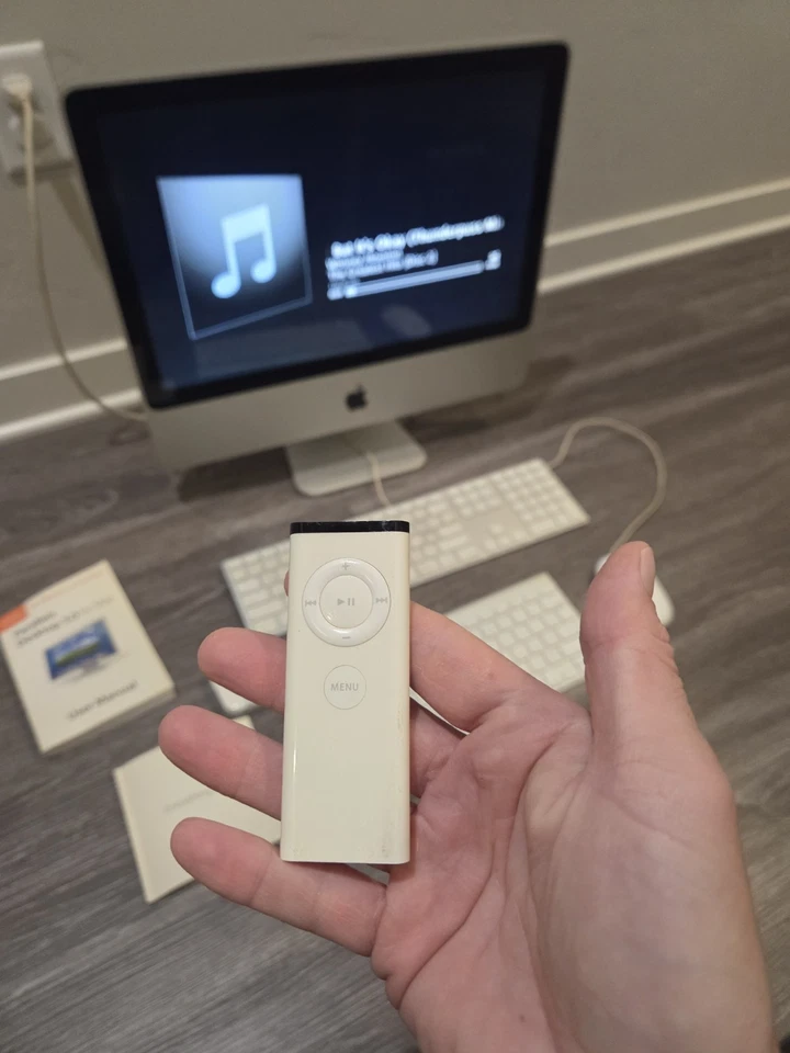 Apple iMac 20”  Desktop Computer Model #A1224 With All The Accessories  - Image 2 of 4