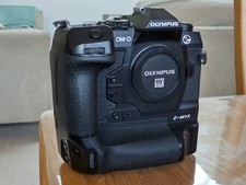 Olympus OM-D E-M1X 20.4MP Compact Camera Body - 8k shutter  excellent complete 