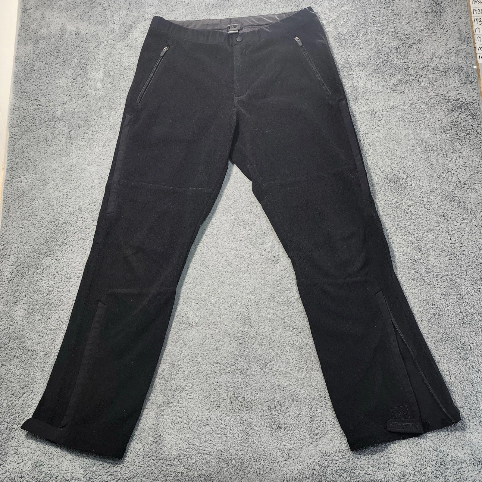REI Pants Men’s Large Black Heavy Base Layer Zip at Ankles
Opens in a new window or tab