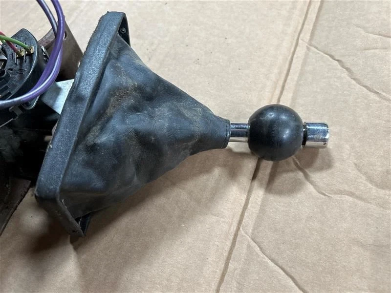 Conjunto de palanca de cambios de transmisión Corvette 1979 609841 Foto 4 de 4