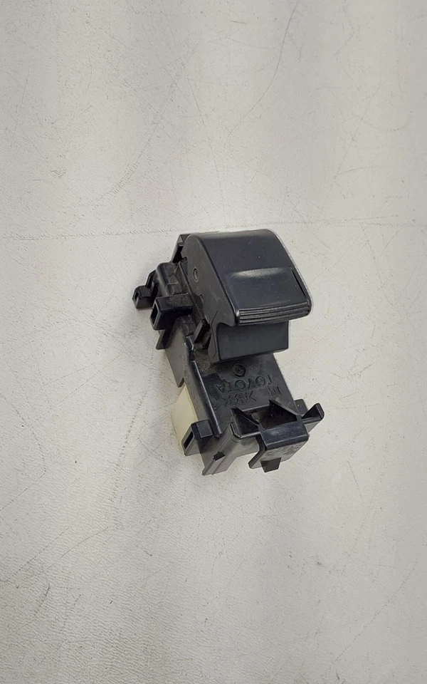 Toyota Yaris 2013 interruptor de ventana lateral derecha OEM Foto 3 de 4