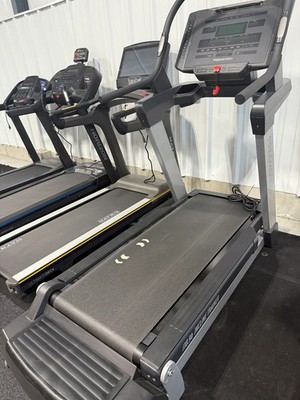 Slightly Used Freemotion i10.9b Incline Trainer (6 Hours of Use)