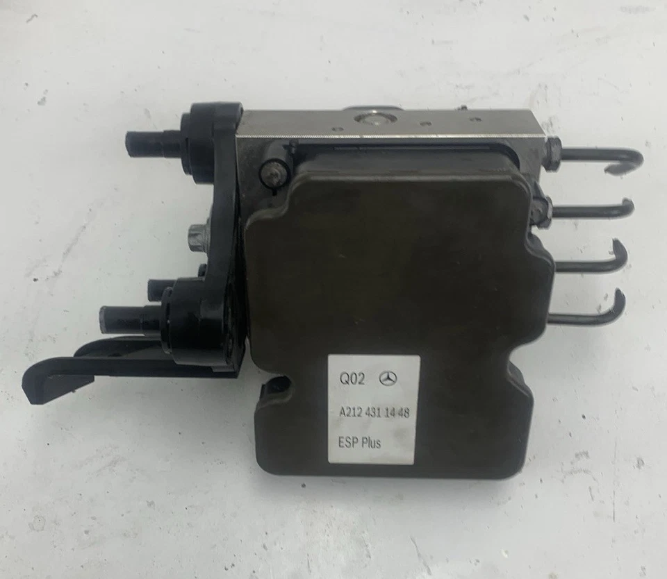 10-16 MERCEDES-BENZ CLS550 AWD ABS ANTI-LOCK BRAKE PUMP OEM 2124311448 - Image 3 of 4