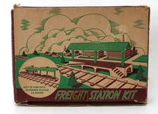 Plasticville LM-3 Freight Station w/ Bench Kit 1950 Green Roof Complete LNIB B