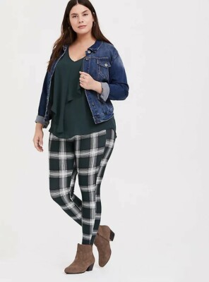 Torrid Studio Premium Ponte Slim Fix Pixie Pant Dark Green Plaid Size 2 (18-20) 