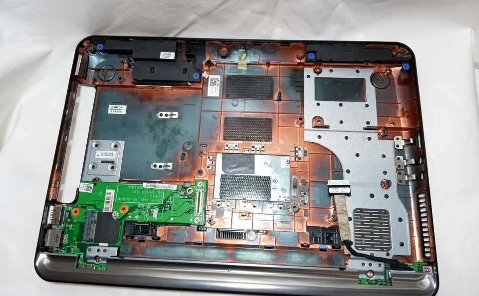 Funda inferior Dell Inspiron M5010 Foto 2 de 4