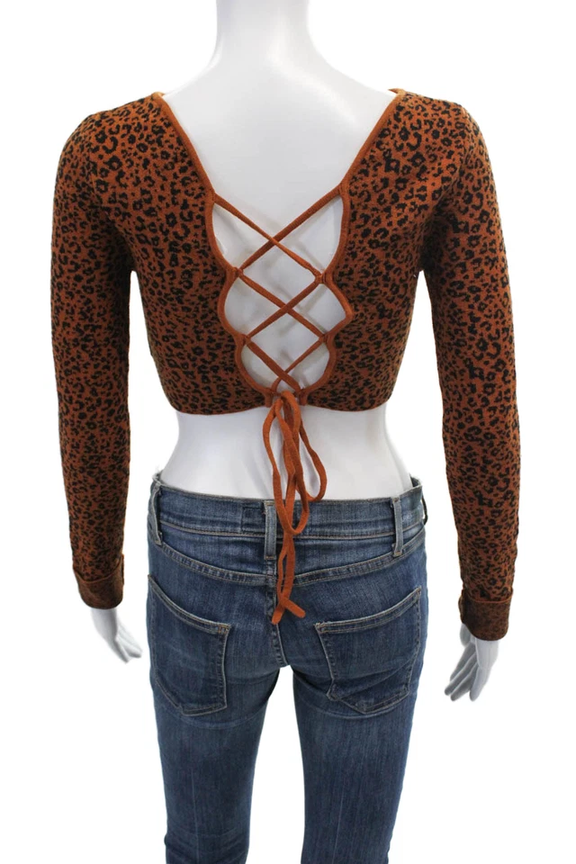 Top corto Urban Outfitters para mujer manga larga cuello redondo leopardo marrón talla XS Foto 3 de 4