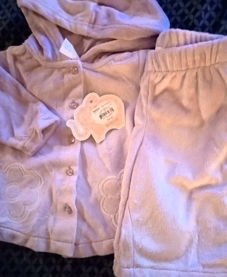 Nuevo con etiquetas Niñas 3 Mos Terciopelo Aplastado Con Capucha Púrpura Conjunto Vacaciones  Foto 2 de 3