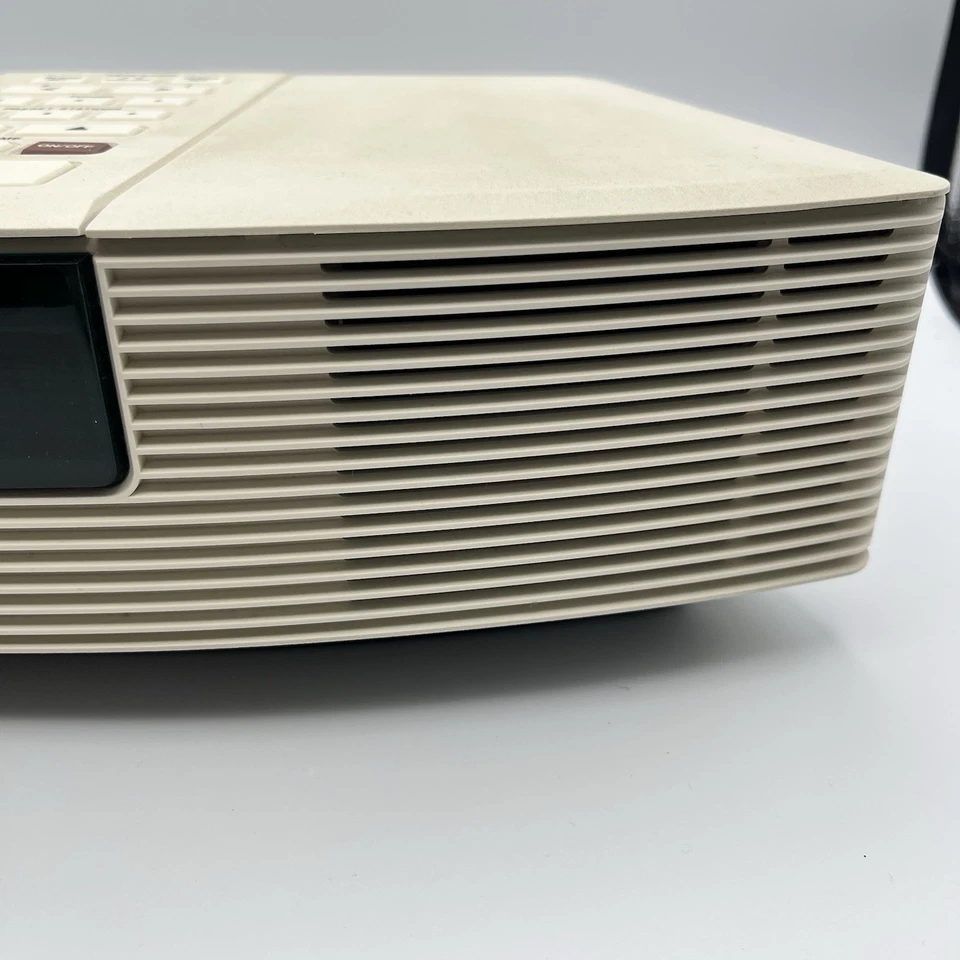 Bose Wave Radio Clock Alarm - AWR1-1W - White - No Remote - PARTS OR REPAIR ONLY - Image 3 of 4