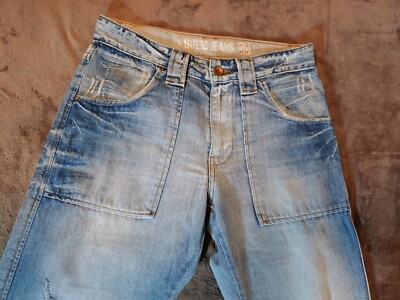 Distressed Outter Hem Front Pockets 