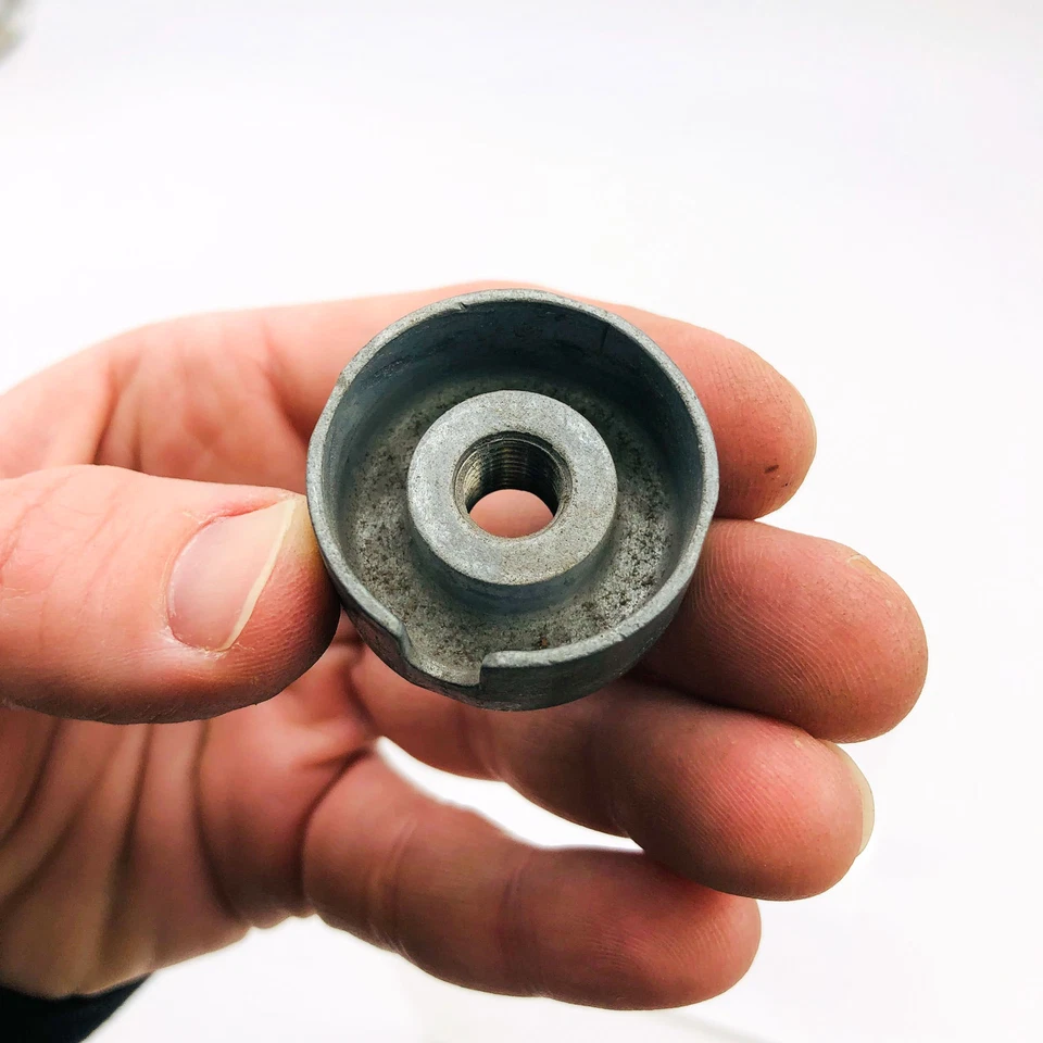 Пылезащитный колпачок Poulan 530092359 для триммера от оригинального производителя новый из старых запасов новый из старых запасов - Изображение 3 из 4