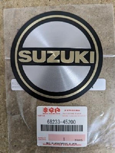 Left Cover Emblem Suzuki GS 400 425 550 650 750 850 1000 1100 L E N C GL KATANA - Picture 1 of 2